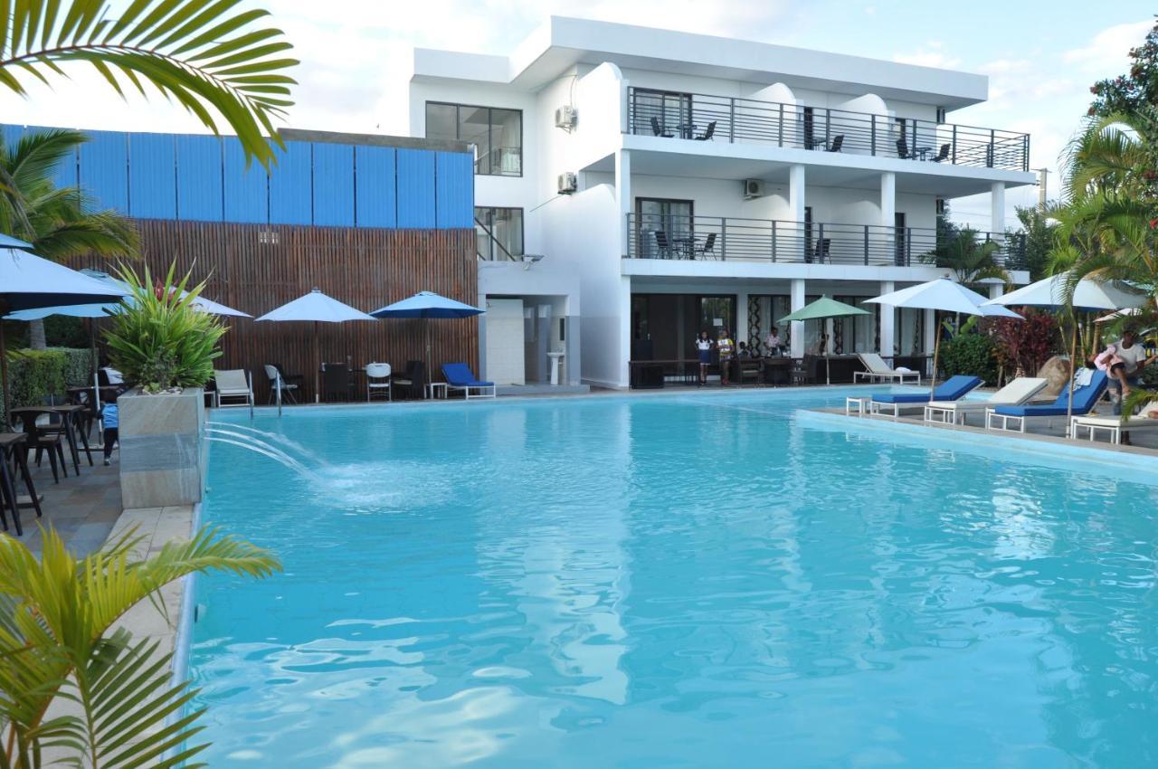 Hotel Sky Blue Mada Alasora Exteriör bild