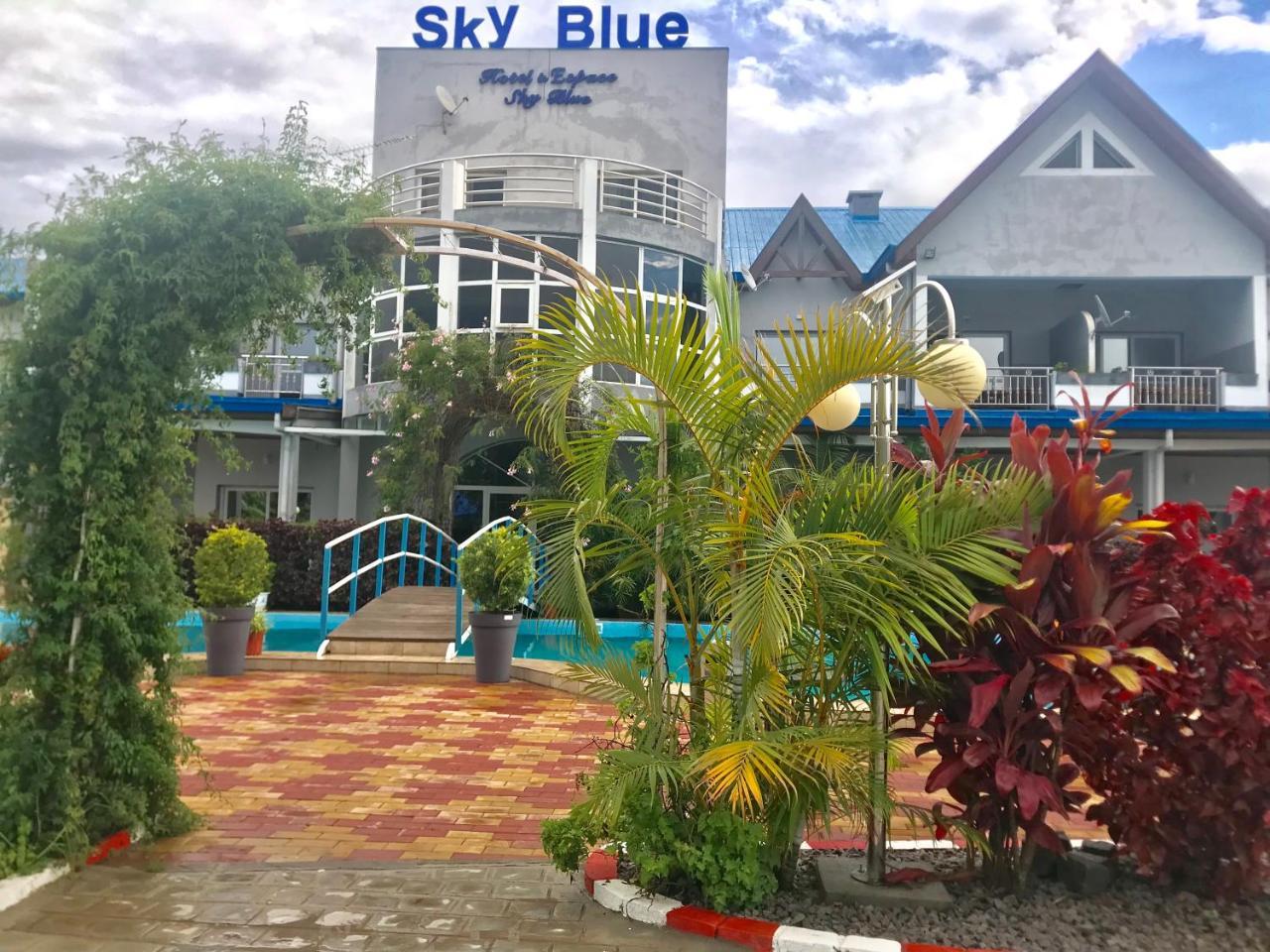 Hotel Sky Blue Mada Alasora Exteriör bild